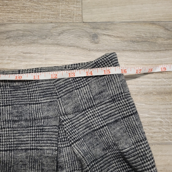 Banana Republic Gray Plaid Pleated Mini Skirt Women's 8 - Picture 5 of 6